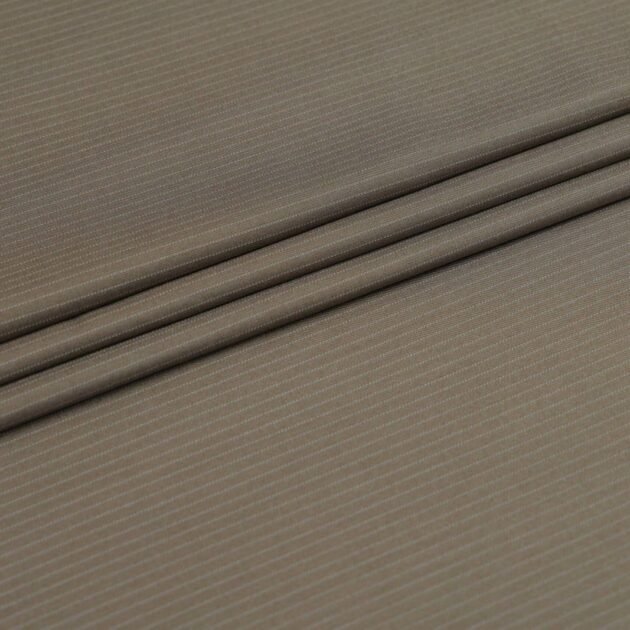 ثوب شتوي رمادي مخطط